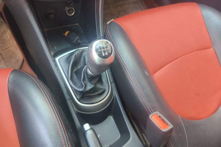 Used Hyundai Verna Ray 2014 1.4L Manual GLX Gear Lever