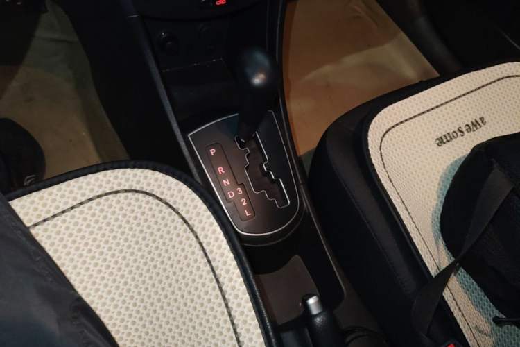 Used Hyundai Verna Ray 2014 1.4L Automatic GLX Gear Lever