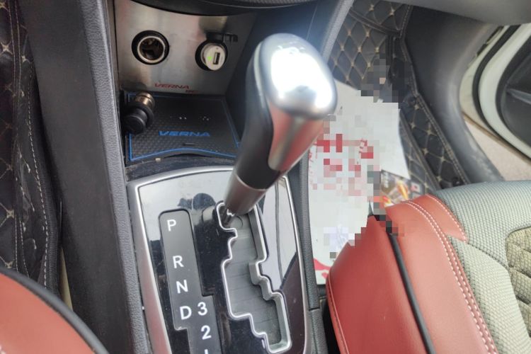 Used Hyundai Verna Ray 2014 1.6L Automatic TOP Gear Lever