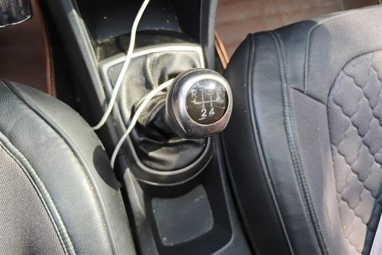 Used Hyundai Verna Ray 2014 1.4L Manual GLX Gear Lever