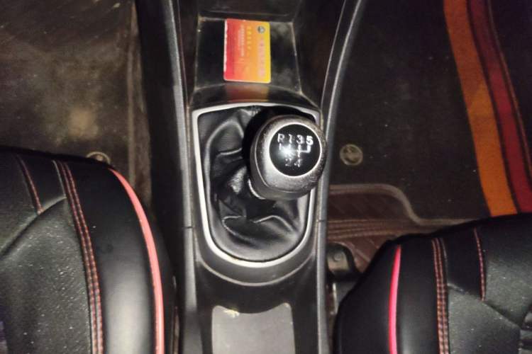 Used Hyundai Verna Ray 2014 1.4L Manual GLX Gear Lever