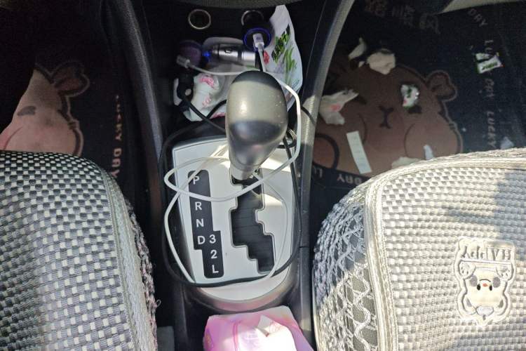Used Hyundai Verna Ray 2014 1.4L Automatic GLX Gear Lever