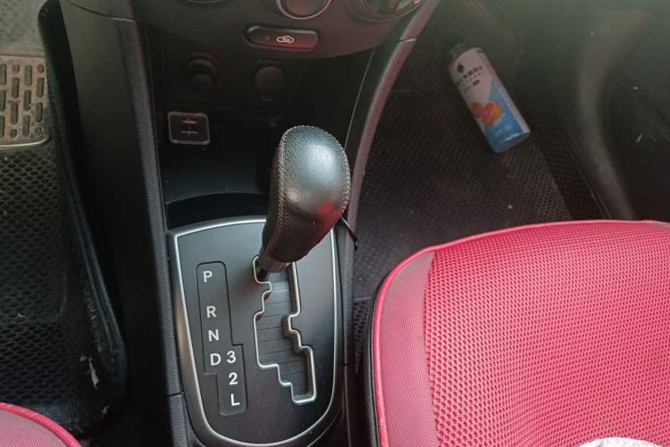 Used Hyundai Verna Ray 2014 1.4L Automatic GLX Gear Lever