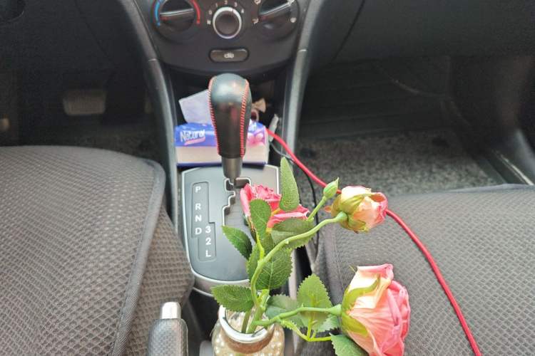 Used Hyundai Verna Ray 2014 1.4L Automatic GLX Gear Lever