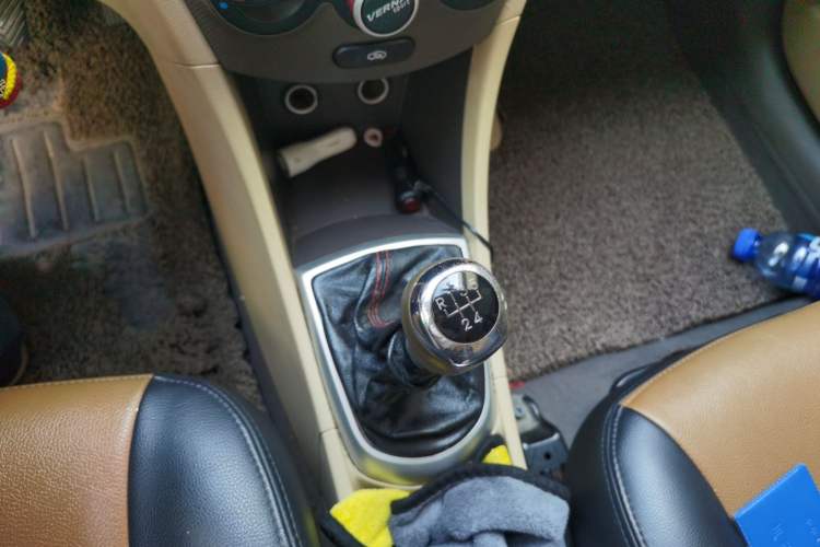 Used Hyundai Verna Ray 2014 1.4L Manual GLX Gear Lever