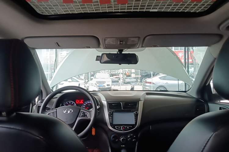Used Hyundai Verna Ray 2014 1.4L Automatic GLX Headliner