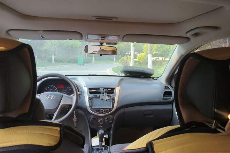 Used Hyundai Verna Ray 2014 1.4L Automatic GLX Headliner