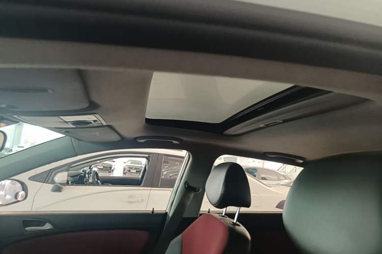 Used Hyundai Verna Ray 2014 1.4L Automatic GLX Headliner