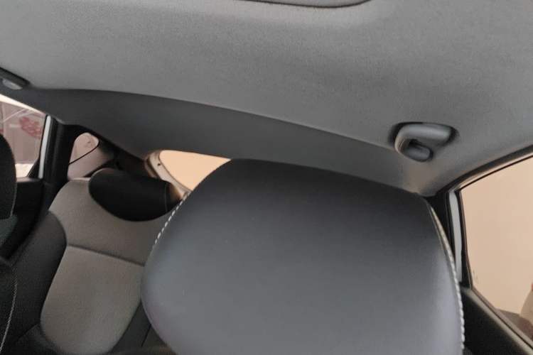 Used Hyundai Verna Ray 2014 1.4L Automatic GLX Headliner