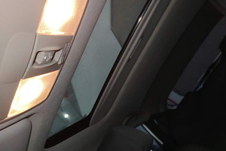 Used Hyundai Verna Ray 2014 1.4L Automatic GLX Headliner