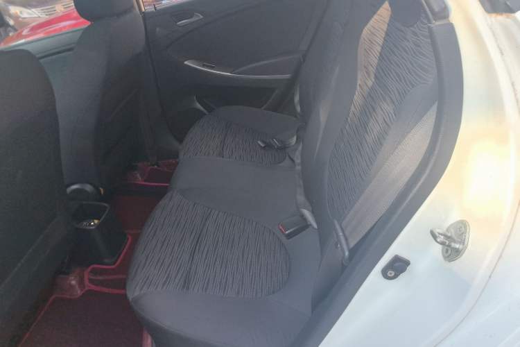 Used Hyundai Verna Ray 2014 1.4L Manual GLX Interior 1