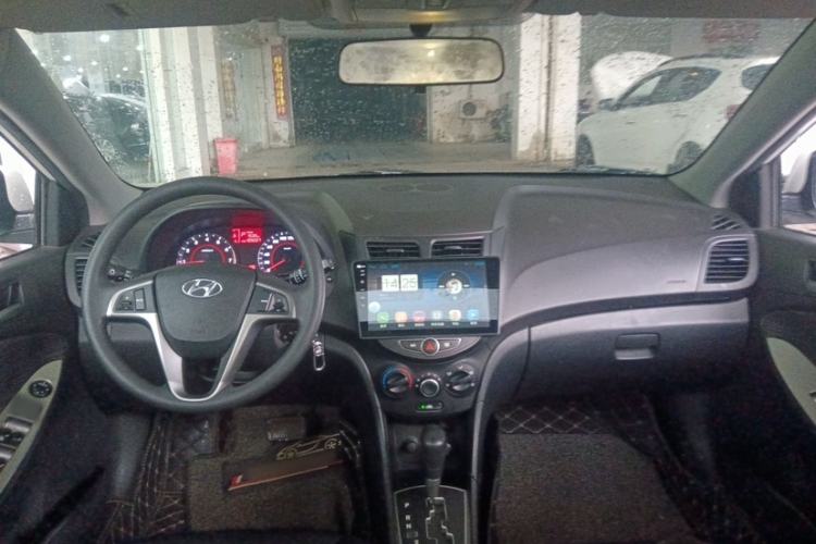 Used Hyundai Verna Ray 2014 1.4L Automatic TOP Interior 1