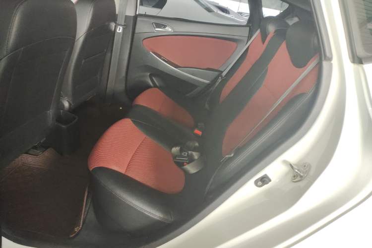 Used Hyundai Verna Ray 2014 1.4L Manual GLX Interior 1