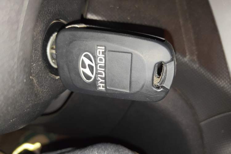 Used Hyundai Verna Ray 2014 1.4L Automatic GLX Interior 1