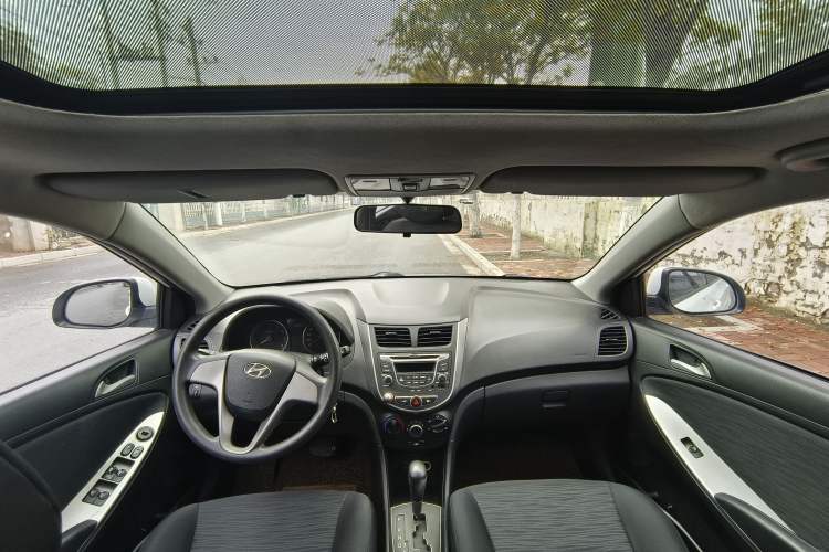 Used Hyundai Verna Ray 2014 1.4L Automatic GLX Interior 1