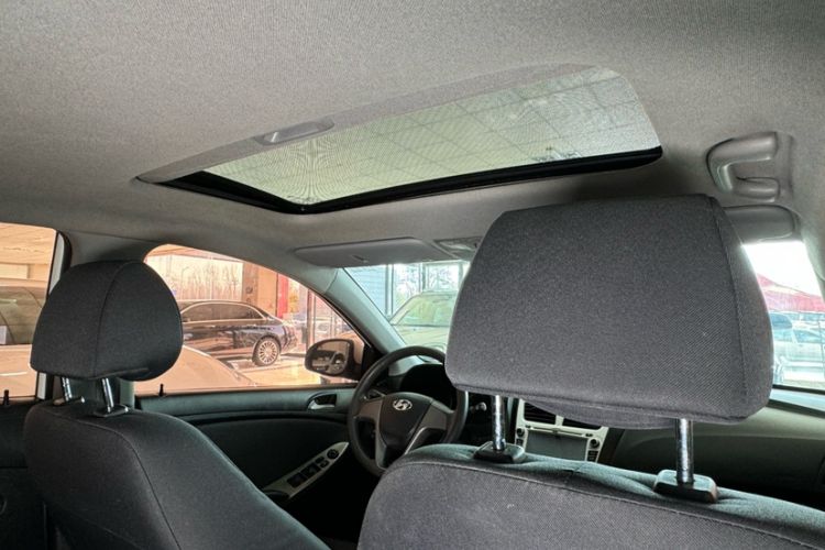 Used Hyundai Verna Ray 2014 1.4L Automatic GLX Interior 12