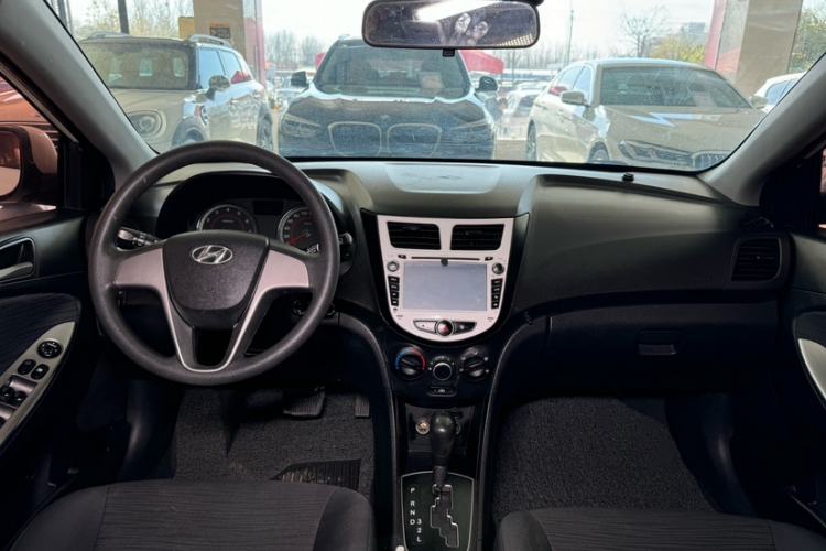 Used Hyundai Verna Ray 2014 1.4L Automatic GLX Interior 13