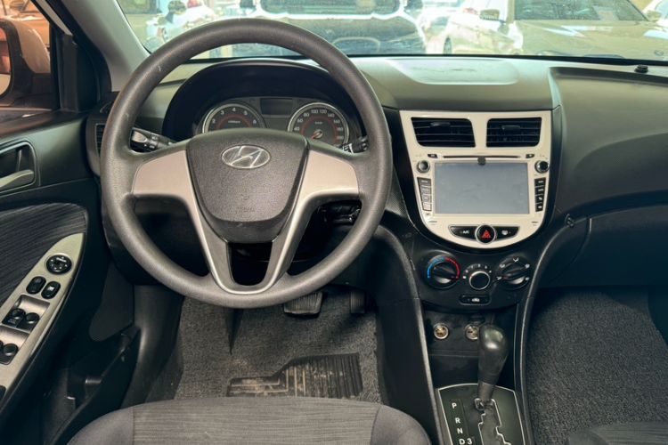 Used Hyundai Verna Ray 2014 1.4L Automatic GLX Interior 14