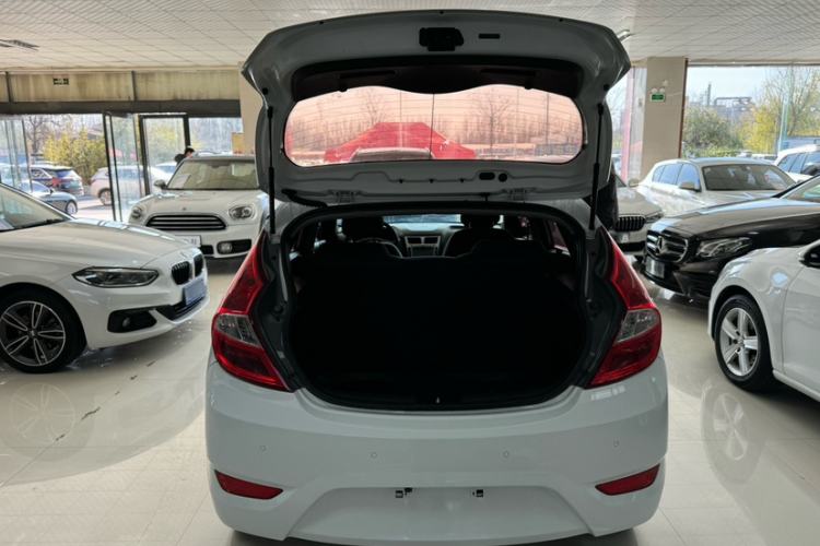 Used Hyundai Verna Ray 2014 1.4L Automatic GLX Interior 15