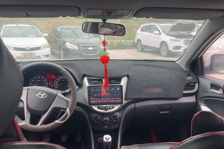 Used Hyundai Verna Ray 2014 1.4L Manual GLX Interior 2