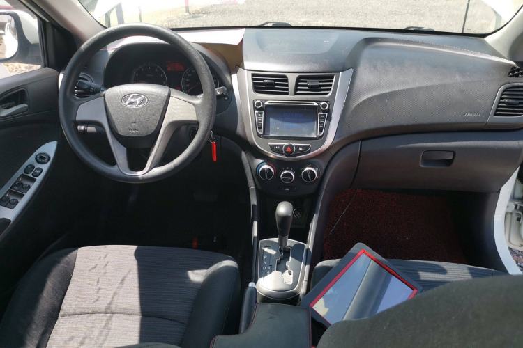 Used Hyundai Verna Ray 2014 1.4L Automatic GLX Interior 2