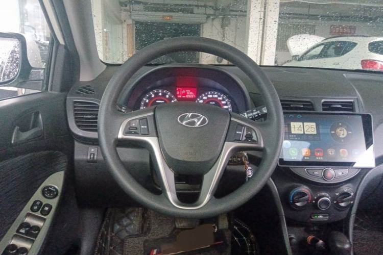 Used Hyundai Verna Ray 2014 1.4L Automatic TOP Interior 2