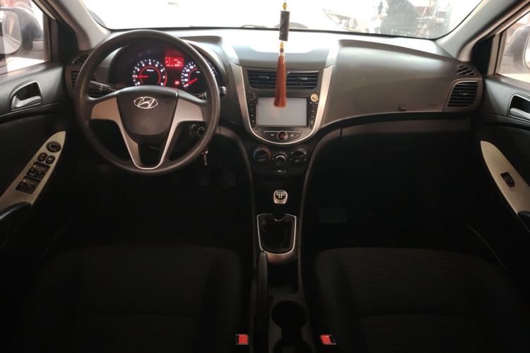 Used Hyundai Verna Ray 2014 1.4L Manual GLX Interior 2
