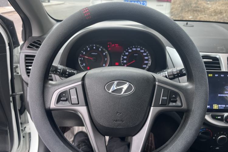 Used Hyundai Verna Ray 2014 1.6L Automatic TOP Interior 2