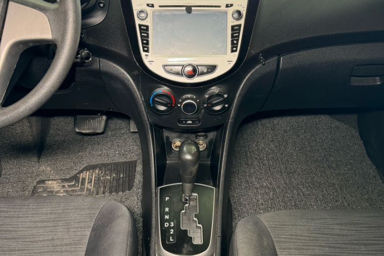 Used Hyundai Verna Ray 2014 1.4L Automatic GLX Interior 2