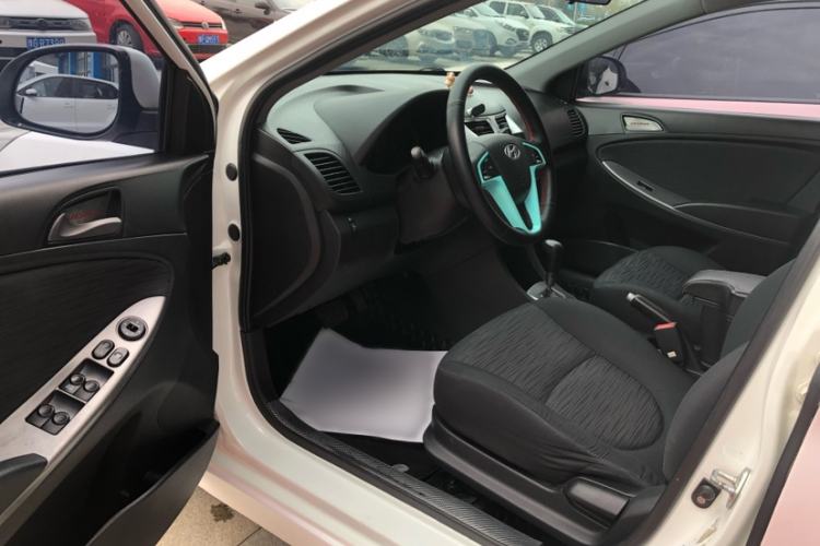 Used Hyundai Verna Ray 2014 1.4L Automatic GLX Interior 2
