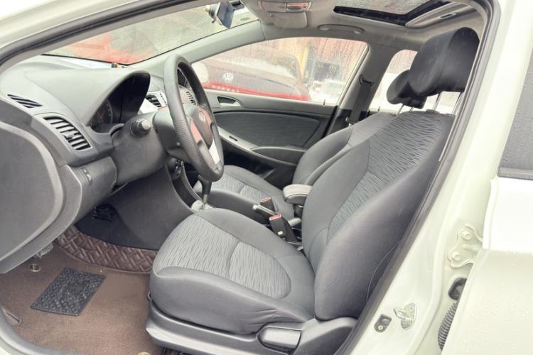 Used Hyundai Verna Ray 2014 1.4L Automatic GLX Interior 2