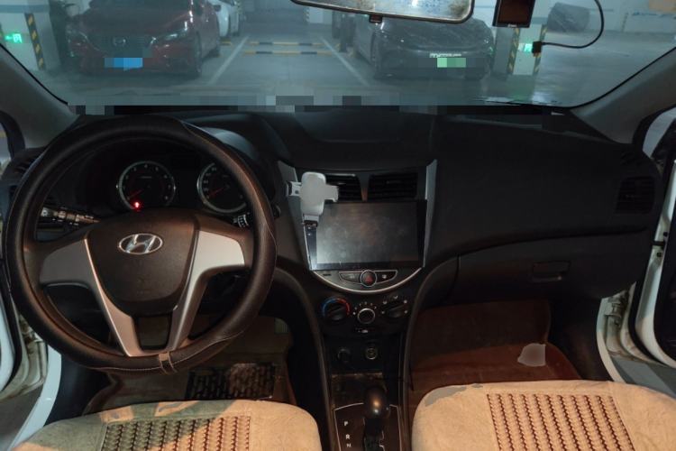 Used Hyundai Verna Ray 2014 1.4L Automatic GLX Interior 2
