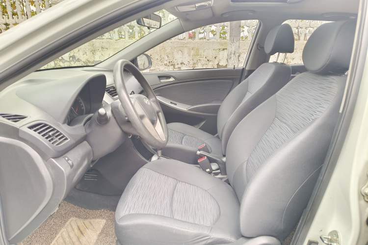 Used Hyundai Verna Ray 2014 1.4L Automatic GLX Interior 2