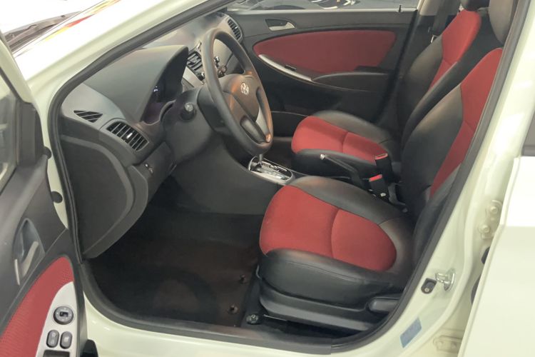 Used Hyundai Verna Ray 2014 1.4L Automatic GLX Interior 2