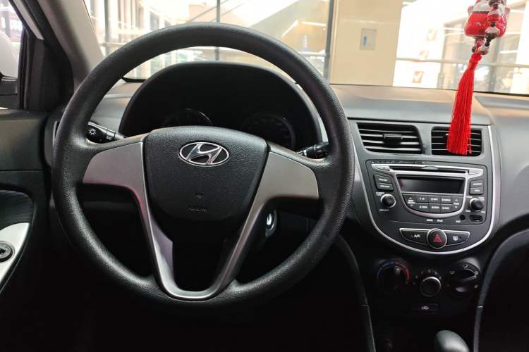 Used Hyundai Verna Ray 2014 1.4L Automatic GLX Interior 2