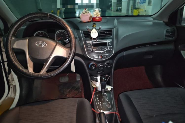 Used Hyundai Verna Ray 2014 1.4L Automatic GLX Interior 2