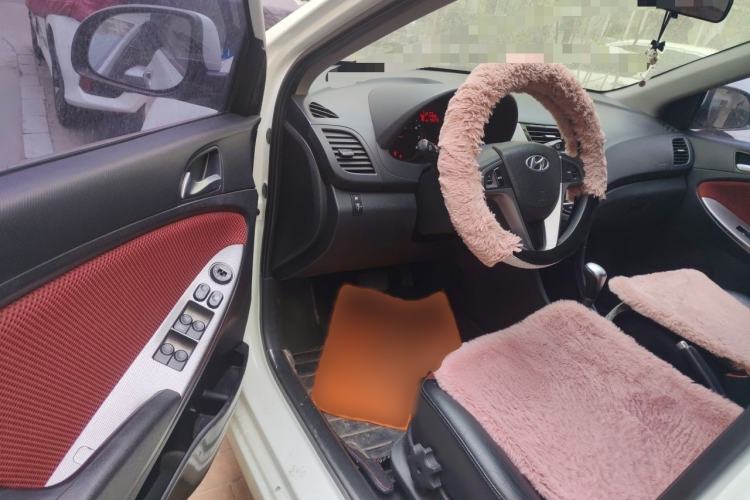 Used Hyundai Verna Ray 2014 1.6L Automatic TOP Interior 3