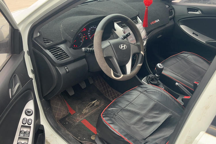 Used Hyundai Verna Ray 2014 1.4L Manual GLX Interior 3