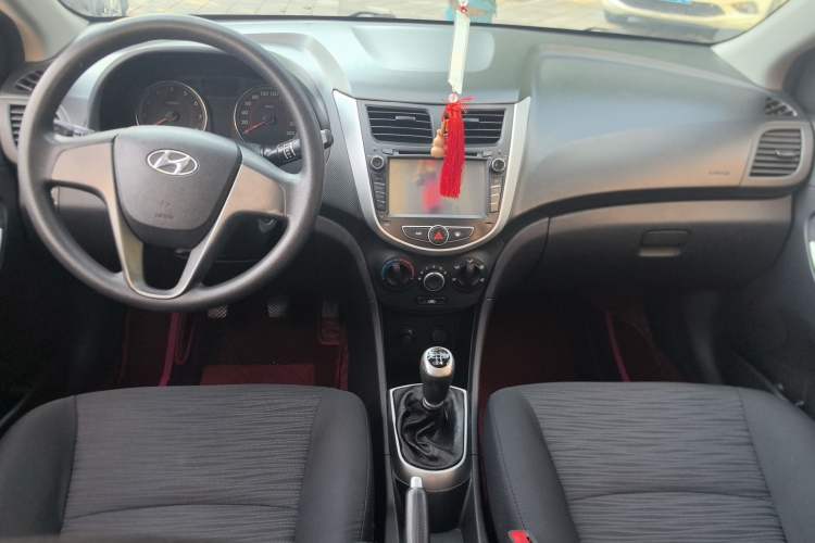 Used Hyundai Verna Ray 2014 1.4L Manual GLX Interior 3