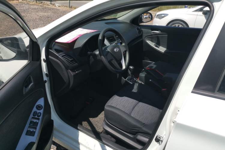 Used Hyundai Verna Ray 2014 1.4L Automatic GLX Interior 3