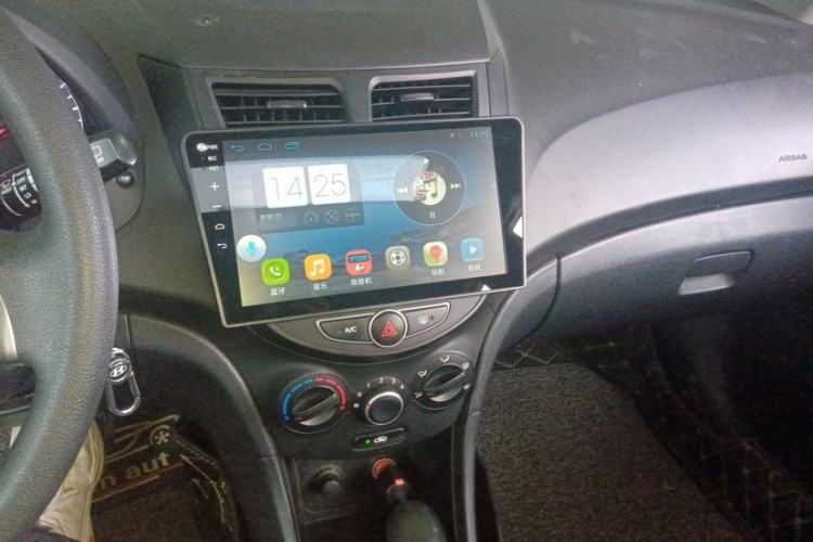 Used Hyundai Verna Ray 2014 1.4L Automatic TOP Interior 3