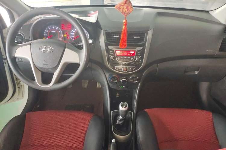 Used Hyundai Verna Ray 2014 1.4L Manual GLX Interior 3