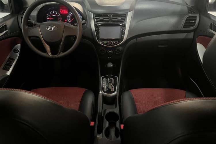 Used Hyundai Verna Ray 2014 1.4L Automatic GLX Interior 3