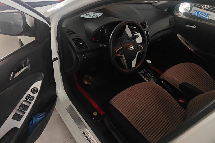 Used Hyundai Verna Ray 2014 1.6L Automatic TOP Interior 3