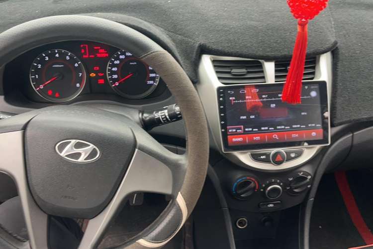 Used Hyundai Verna Ray 2014 1.4L Manual GLX Interior 4