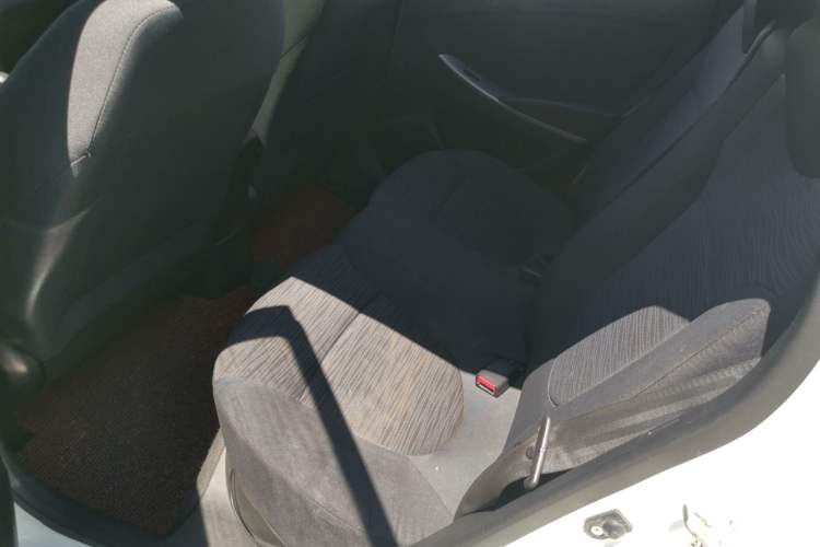 Used Hyundai Verna Ray 2014 1.4L Automatic GLX Interior 4