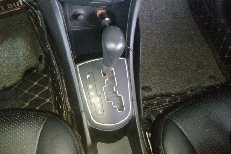 Used Hyundai Verna Ray 2014 1.4L Automatic TOP Interior 4