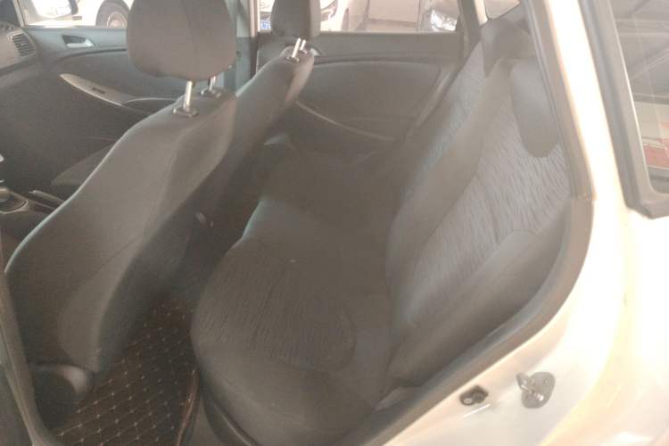 Used Hyundai Verna Ray 2014 1.4L Manual GLX Interior 4