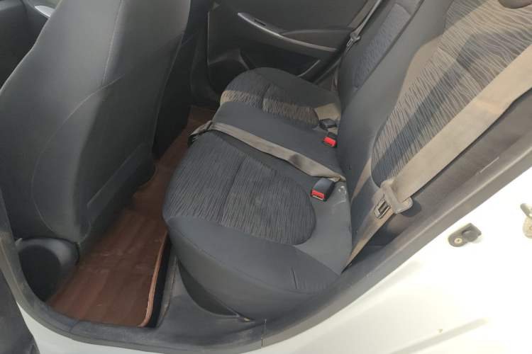 Used Hyundai Verna Ray 2014 1.4L Manual GLX Interior 4