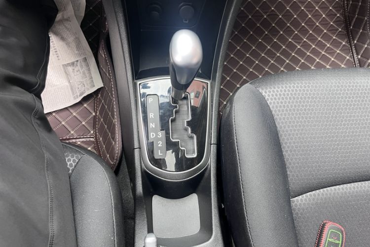 Used Hyundai Verna Ray 2014 1.6L Automatic TOP Interior 4